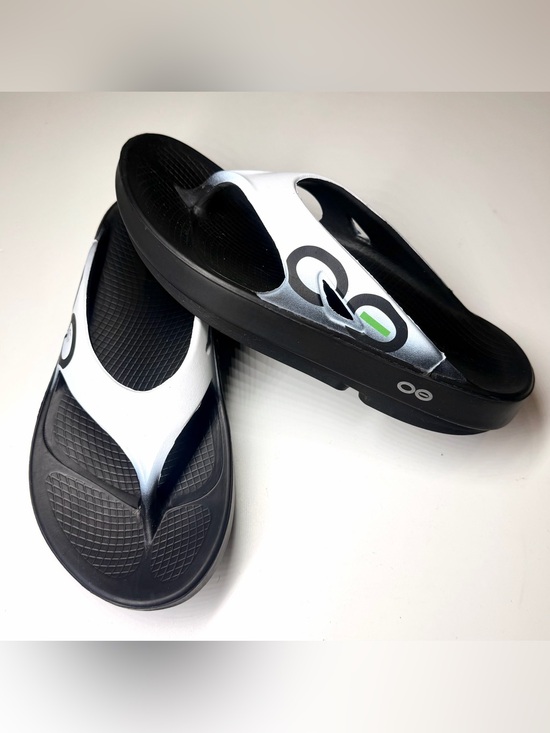 OOFOS Shoes - OOFOS OOriginal Sport Thong Flip Flop Sandal Black/White Size- Men’s 6/ Women 8